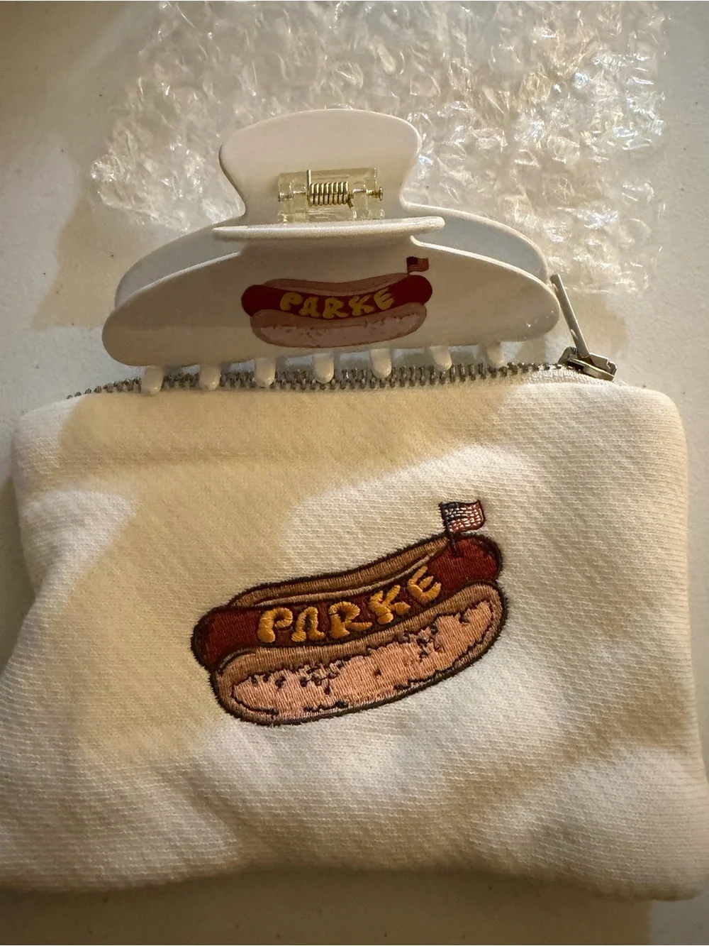 Parke Hot Dog Claw Clip with Pouch